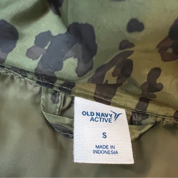 Old Navy NWOT Green Black Quilted Cheetah Print water resistant Puffer Jacket - Picture 3 of 3